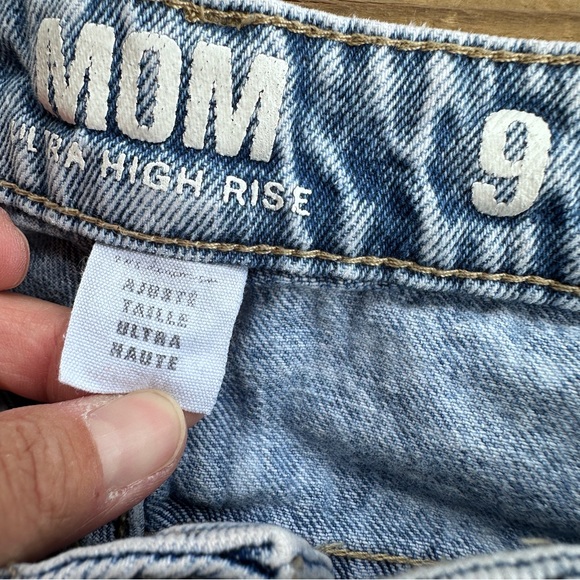 Ultra High Rise MOM Jeans - Picture 3 of 5